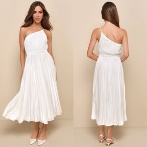 NWT Lulu’s Alluring Marvel Ivory Pleated Satin One-Shoulder Midi Dress Medium